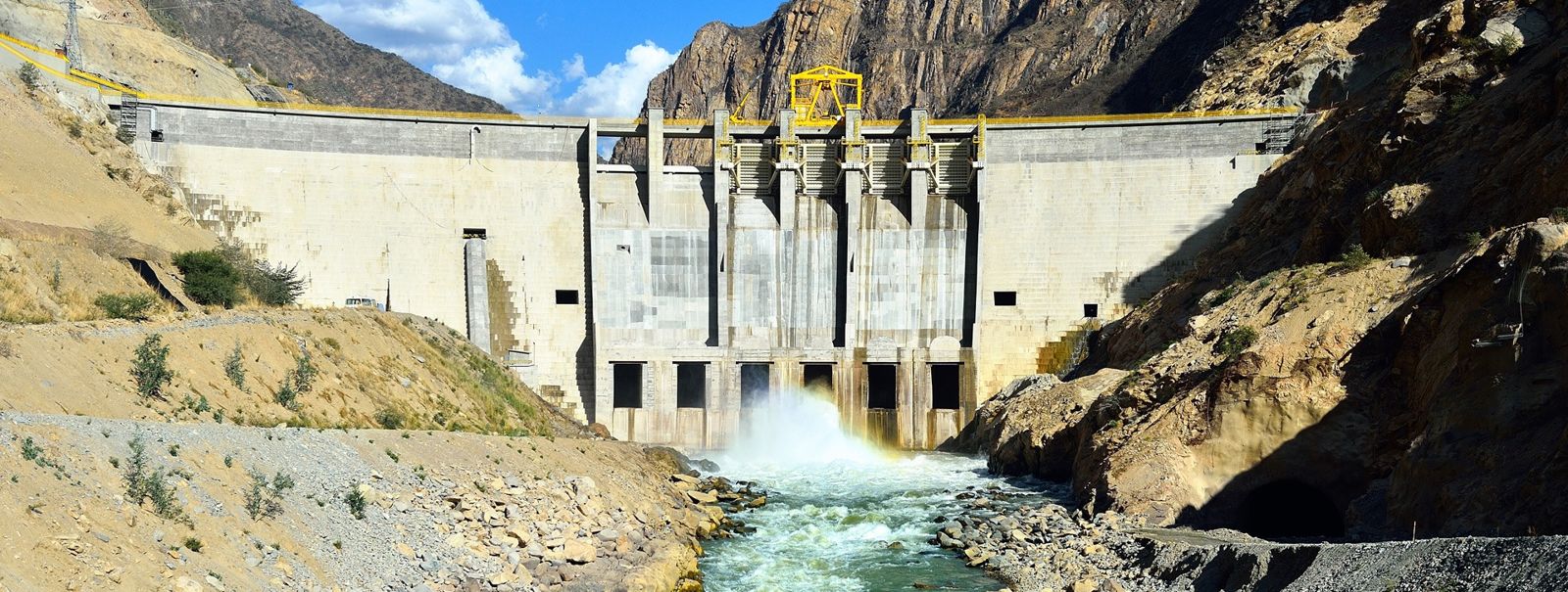 Presa de la Central Hidroeléctrica Cerro del Águila sobre el río Mantaro, Perú